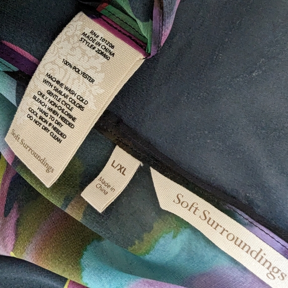 NWOT Soft Surroundings Black Colorful Floral Print Topper - Picture 5 of 5